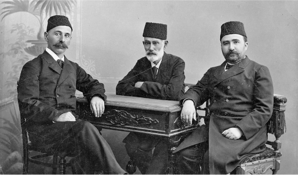 İsmayıl bəy Qaspralı, Həsən bəy Zərdabi və Əlimərdan bəy Topçubaşov - Bakı, 1907