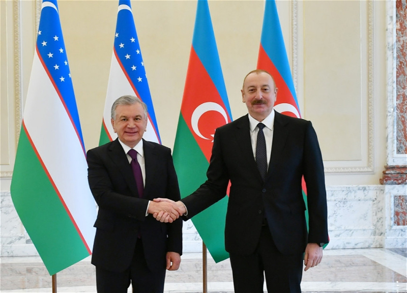 Шавкат Мирзиёев поздравил Ильхама Алиева с Днем Победы