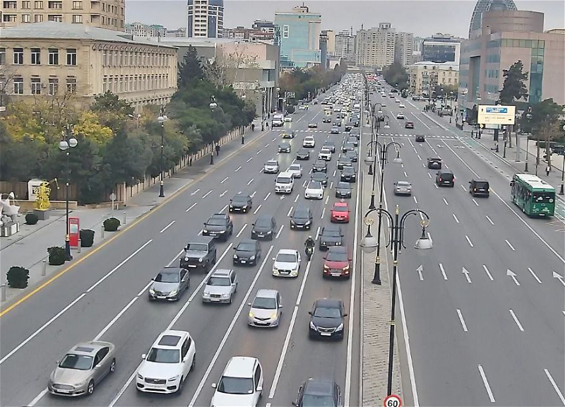 В Баку на ряде улиц и проспектов образовались пробки - ФОТО - СПИСОК