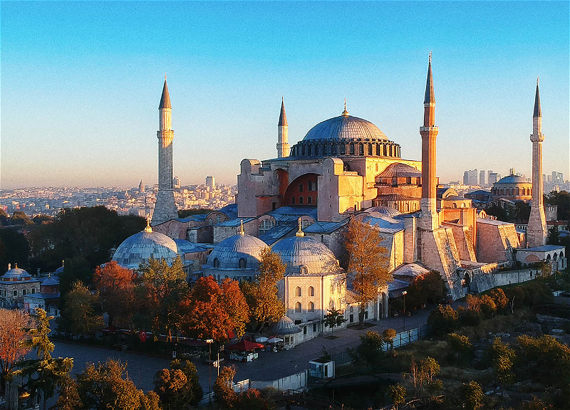 Ильбер Ортайлы: Участие Мехрибан Алиевой могло бы придать реставрации Айя-Софии особое значение