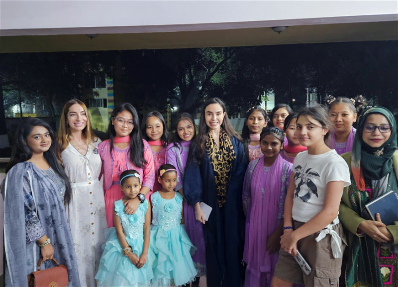 Лейла Алиева и Арзу Алиева посетили детский дом в Дакке