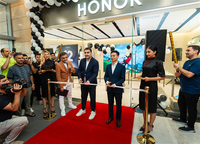 HONOR открывает первый фирменный магазин в Азербайджане - ФОТО