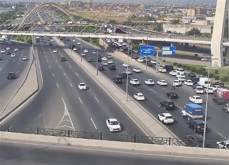 ДТП на проспекте в Баку привело к затору - ФОТО