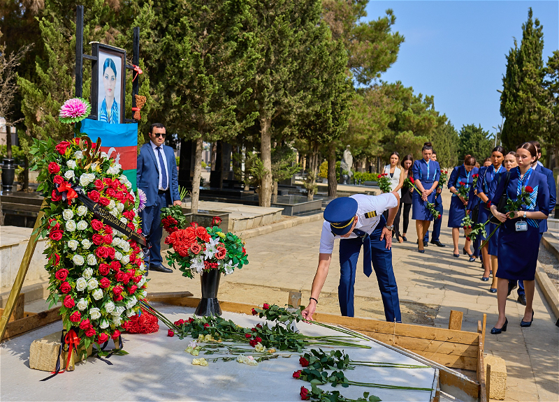 Руководство и коллектив AZAL почтили память Национального героя Азербайджана Хокумы Алиевой