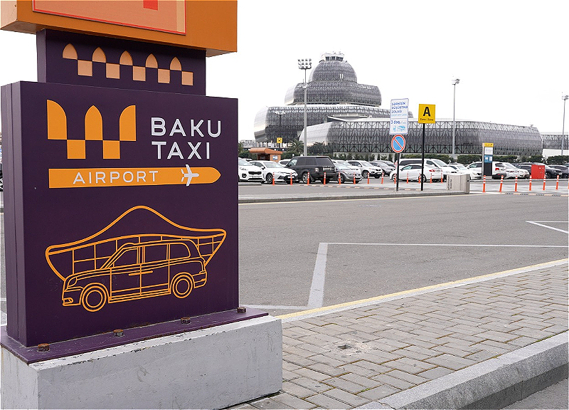 В аэропорту Баку призвали бороться с незаконными таксистами