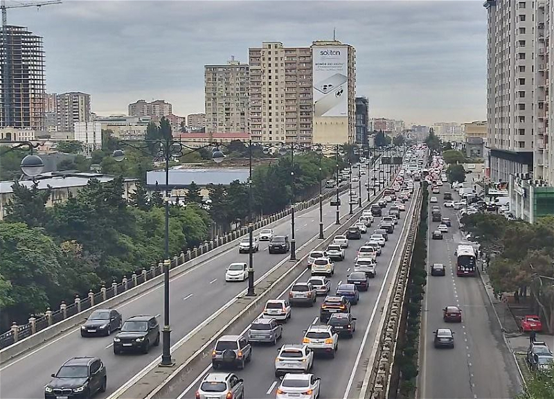 В Баку наблюдаются пробки на 14 направлениях - ФОТО - СПИСОК