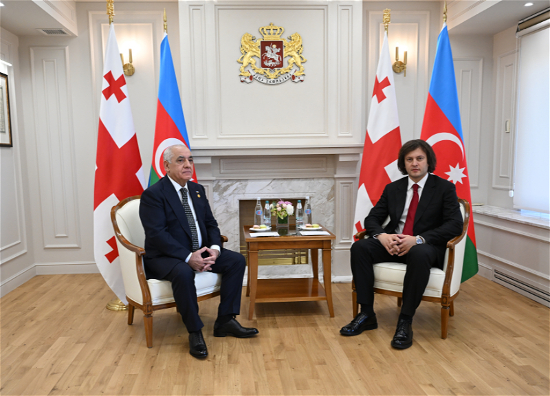 Əli Əsədov Tbilisidə Gürcüstanın Baş naziri İrakli Kobaxidze ilə görüşüb