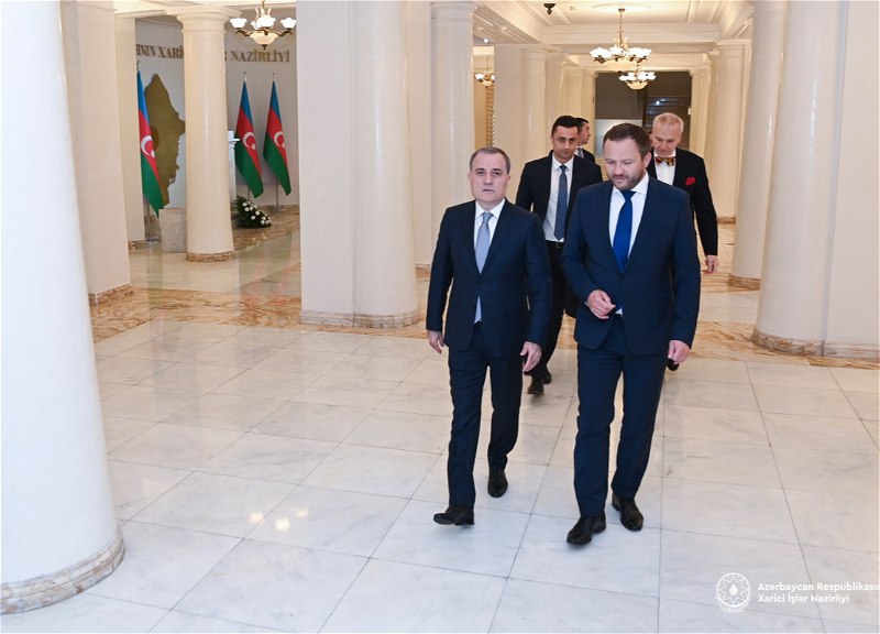 Ceyhun Bayramov Estoniya XİN rəhbərini qarşılayıb