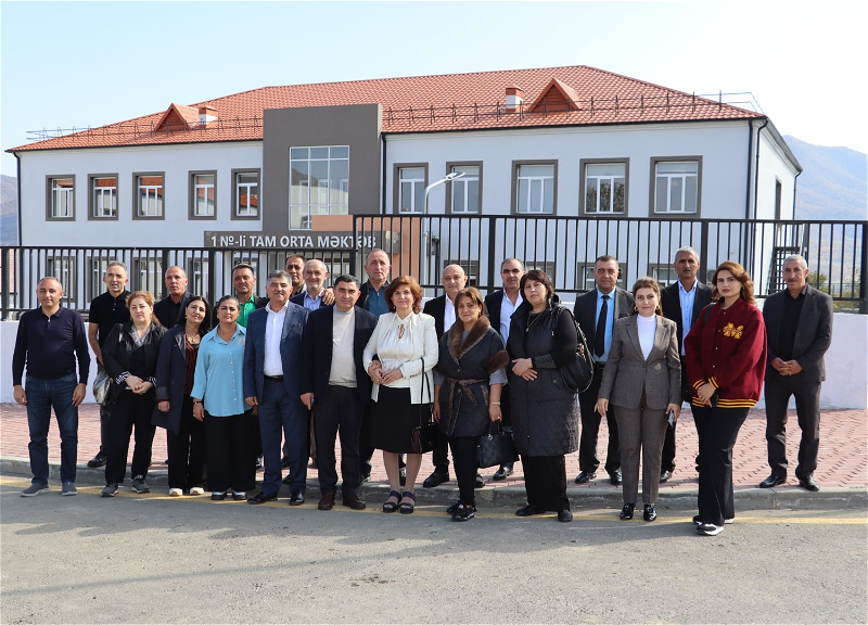 Xocalı məktəbinin məzunlarının ilk görüşü keçirilib - FOTO