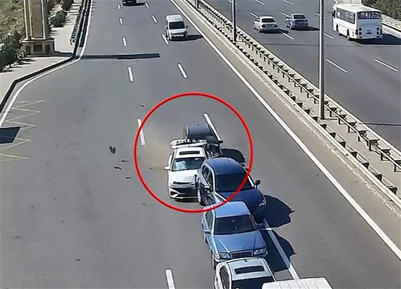 Кадры с мест ДТП: Как несколько секунд невнимательности водителя оборачиваются аварией - ВИДЕО