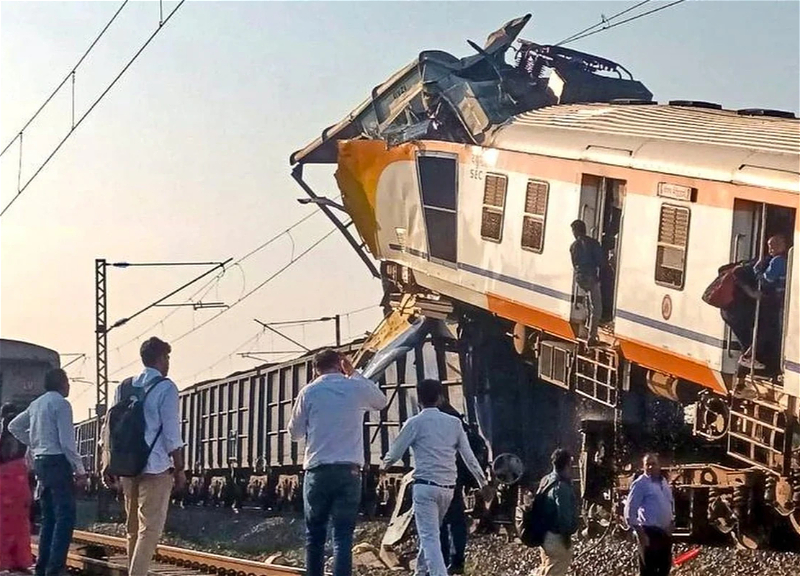 В Индии столкнулись поезда: десятки погибших и раненых