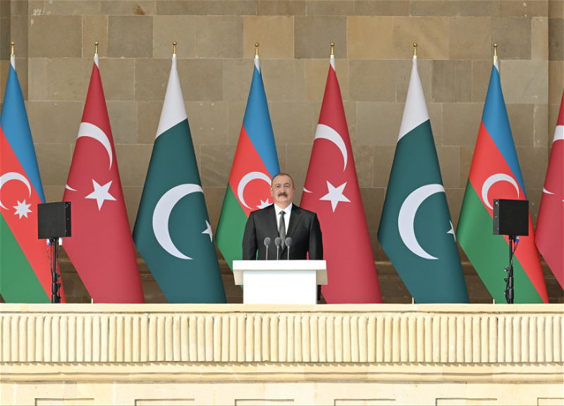 Президент Азербайджана: Участие турецких военнослужащих в сегодняшнем военном параде – еще одно проявление нашего единства