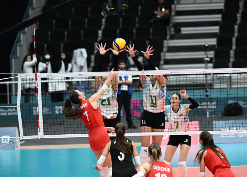 Женская сборная Азербайджана по волейболу завоевала «серебро» на Исламиаде - ФОТО