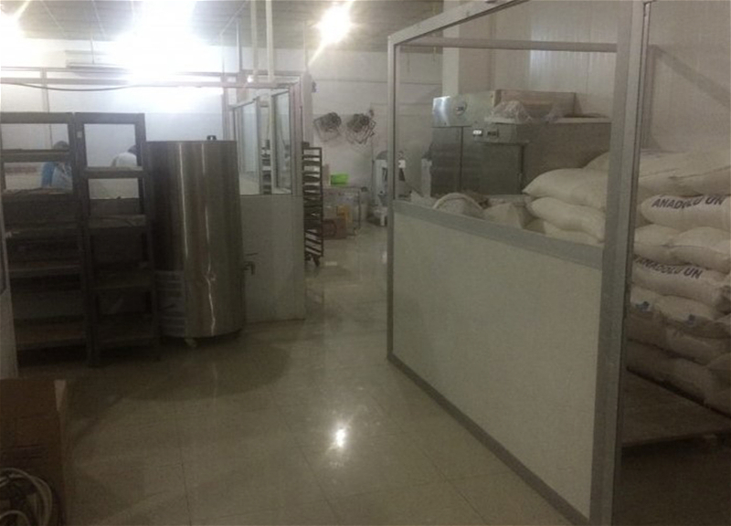 На Абшероне рабочий кондитерского цеха лишился руки