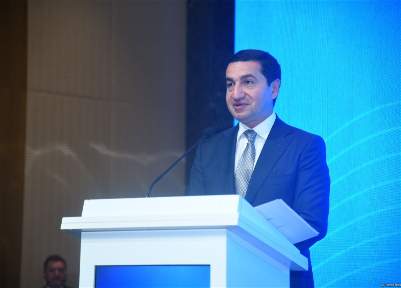 В Баку начал работу медиафорум D-8