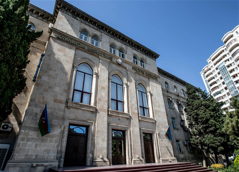 Президент Азербайджана наградил группу работников органов юстиции