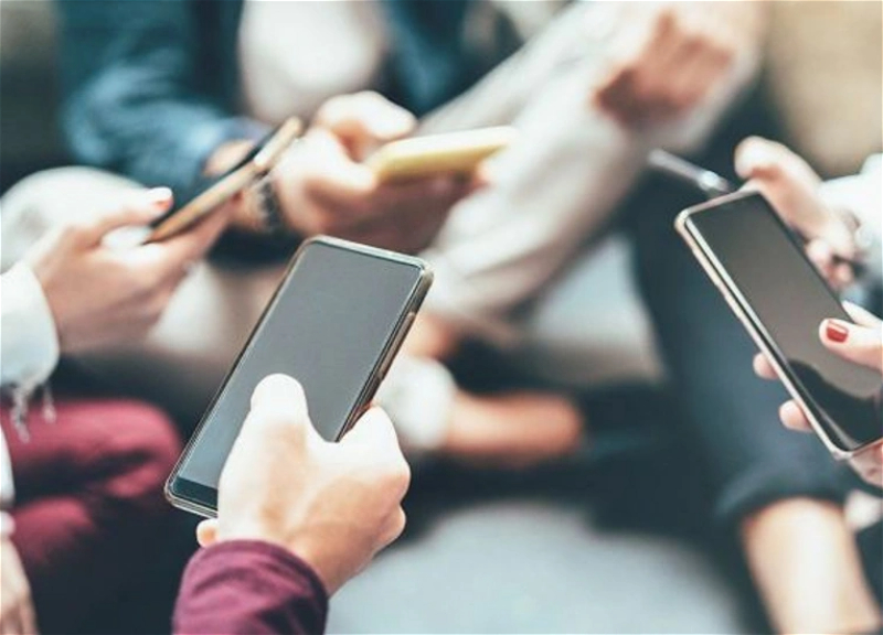 В Азербайджане внедрят штрафы за призывы к проституции в соцсетях