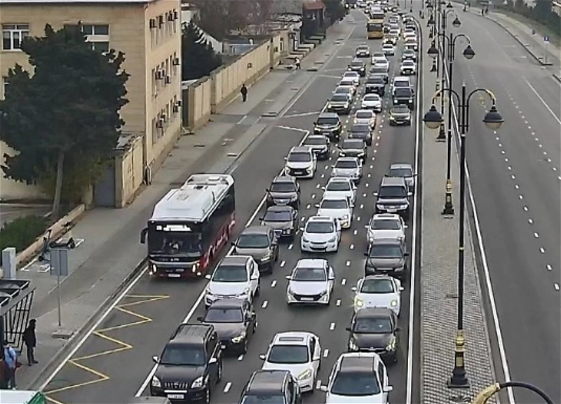 На каких улицах Баку 2 декабря наблюдаются транспортные заторы? - ФОТО - СПИСОК