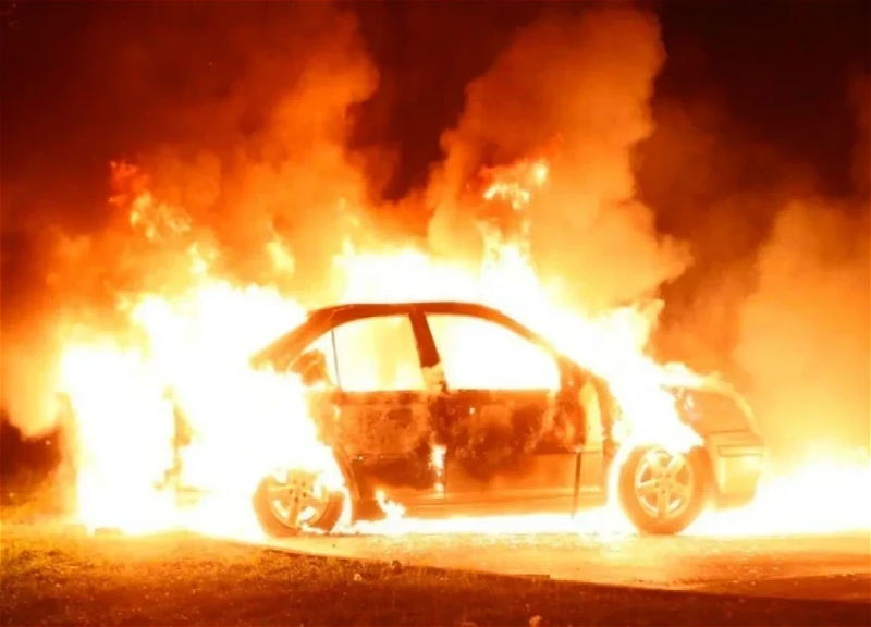 В Баку китайский электромобиль сгорел вместе с водителем